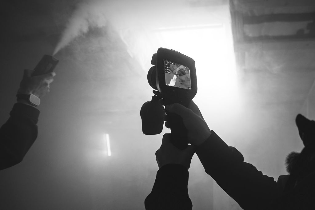 Användning av termokamera för att mäta luftläckage under tätighetsprovning i Västerås